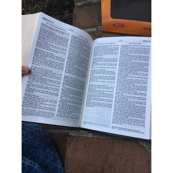 NKJV & Classic Amplified 1987 AMPC Parallel Bible - Black Bonded Leather - Picture 8 of 8